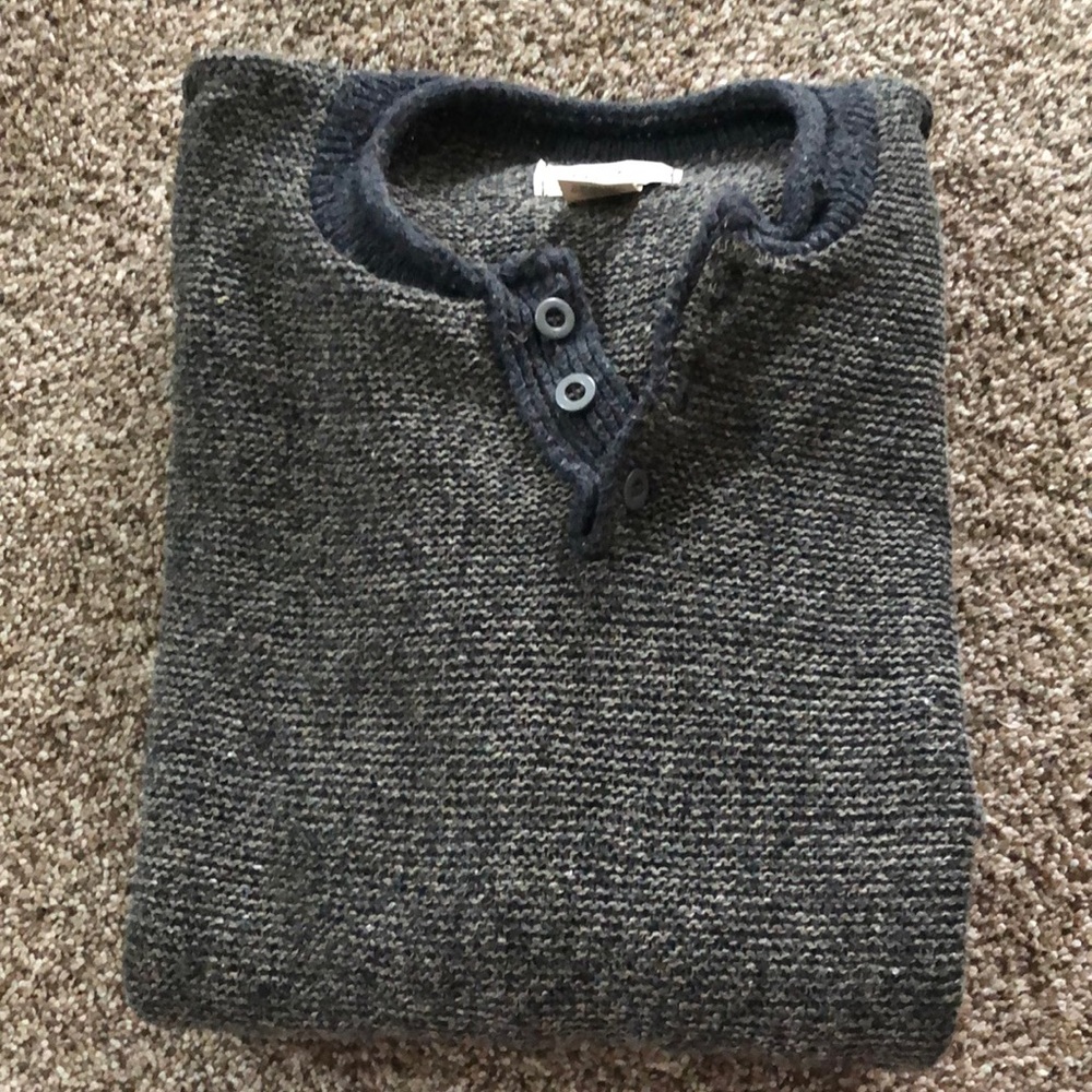 Men’s Eddie Bauer sweater size L. Heathered blue/gray with blue hem detail